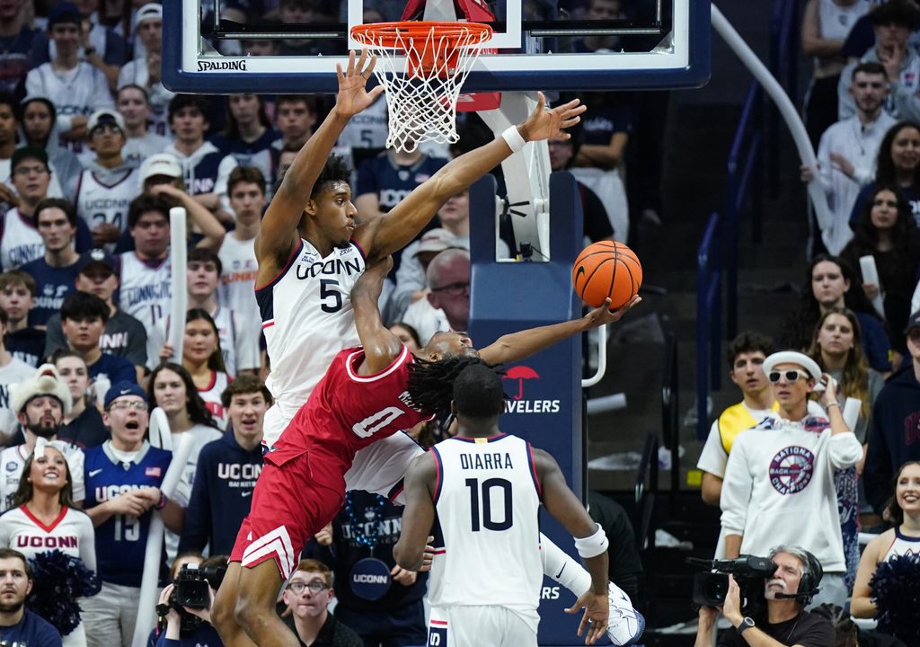 Nov 6, 2024; Storrs, Connecticut, USA; Connecticut Huskies center Tarris Reed Jr. (5) defends against Sacred Heart Pioneers guard Keyishon Miller (0) in the second half at Harry A. Gampel Pavilion. Mandatory Credit: David Butler II-Imagn Images