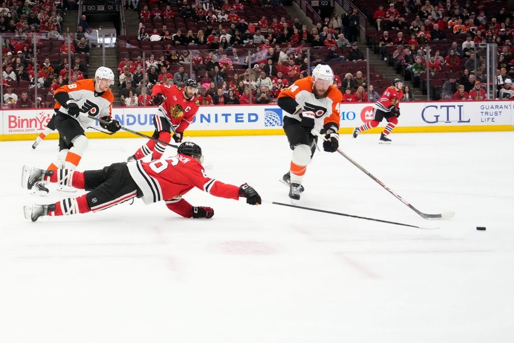 Mar 23, 2025; Chicago, Illinois, USA; Chicago Blackhawks center Teuvo Teravainen (86) and Philadelphia Flyers left wing Nicolas Deslauriers (44) go for the puck during the third period at United Center. Mandatory Credit: David Banks-Imagn Images