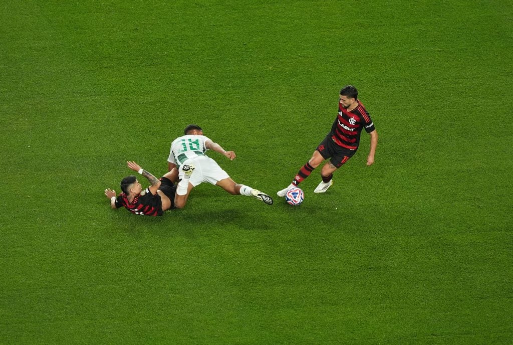 Jun 16, 2025; Philadelphia, Pennsylvania, USA; Esperance Sportive De Tunisie midfielder Khalil Guenichi (38), CR Flamengo forward Luiz Araujo (7) and forward Everton (11) battle for control of the ball during the first half in a group stage match of the 2025 FIFA Club World Cup at Lincoln Financial Field. Mandatory Credit: Kyle Ross-Imagn Images