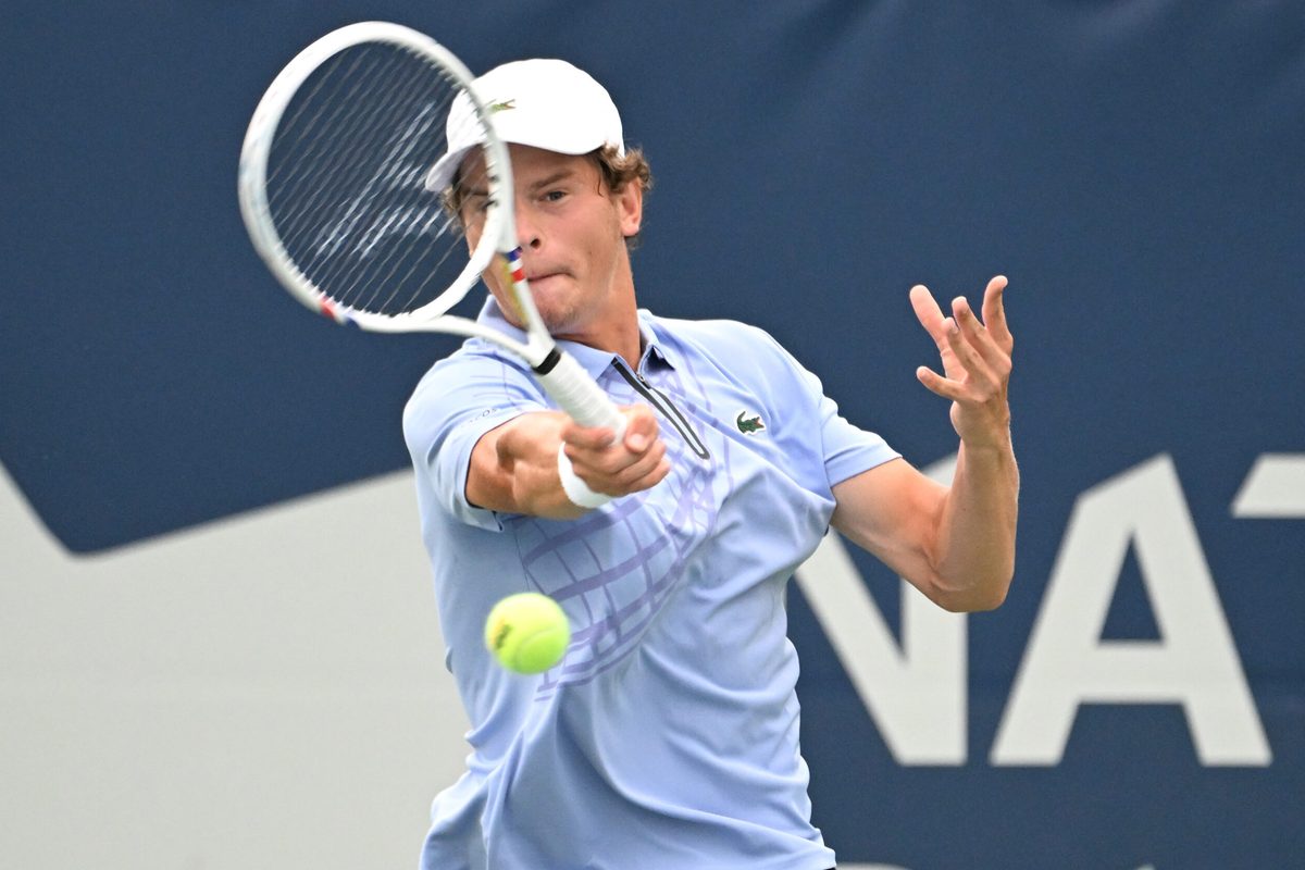 Jul 26, 2025; Toronto, ON, Canada; Alexander Blockx (BEL) plays a shot against Duje Ajdukovic (CRO) during qualifying play at Sobeys Stadium. Mandatory Credit: Dan Hamilton-Imagn Images