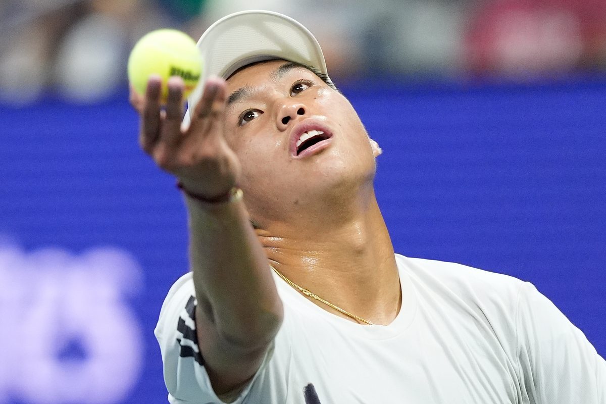 Aug 24, 2025; Flushing, NY, USA; Learner Tien (USA) hits to Novak Djokovic (SRB) on day one of the 2025 U.S. Open tennis tournament at the USTA Billie Jean King National Tennis Center. Mandatory Credit: Robert Deutsch-Imagn Images