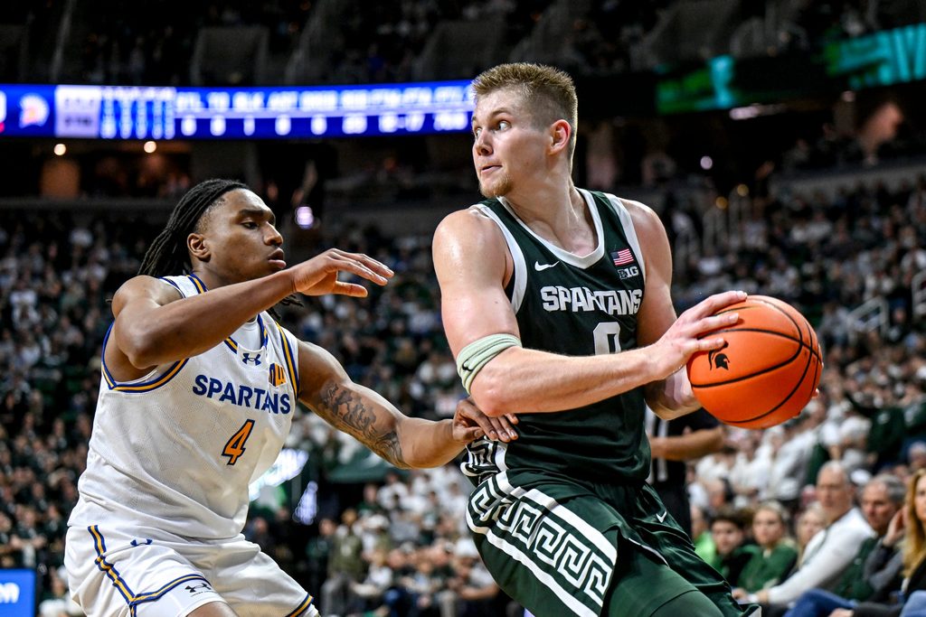 Michigan State's Jaxon Kohler, right, looks to pass as San Jose State's Melvin Bell Jr. defends during the second half on Thursday, Nov. 13, 2025, at the Breslin Center in East Lansing.