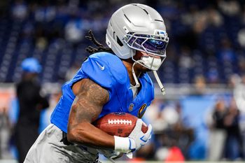 Detroit Lions running back Jahmyr Gibbs (0) warms up ahead of the Green Bay Packers game at Ford Field in Detroit on Thursday, Nov. 27, 2025.