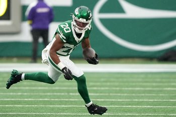 Nov 30, 2025; East Rutherford, New Jersey, USA; New York Jets running back Breece Hall (20) rushes the ball against the Atlanta Falcons during the first half at MetLife Stadium. Mandatory Credit: Robert Deutsch-Imagn Images