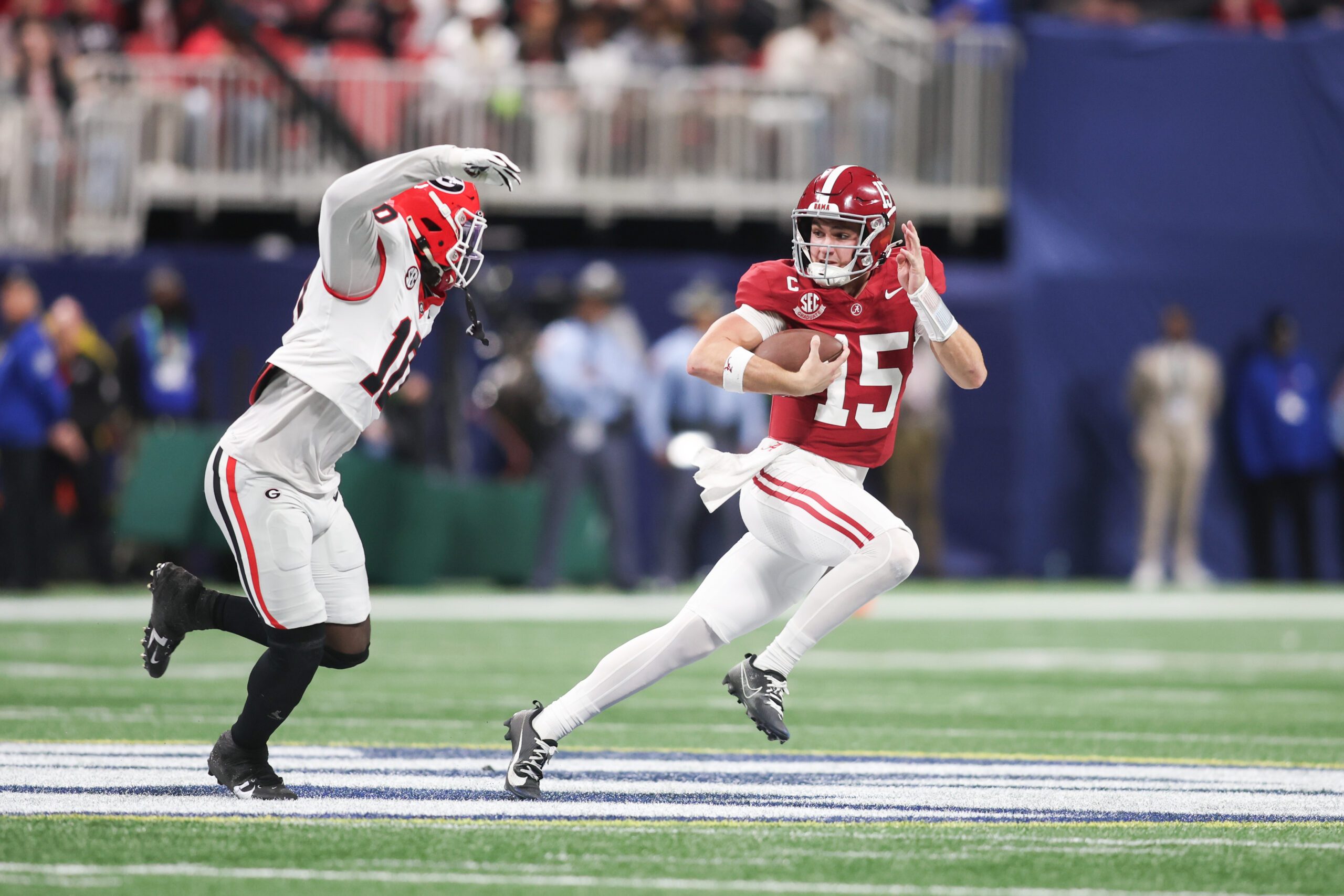 Dec 6, 2025; Atlanta, GA, USA; Alabama Crimson Tide quarterback Ty Simpson (15) rushes as Georgia Bulldogs linebacker Zayden Walker (10) defends during the fourth quarter during the 2025 SEC Championship game at Mercedes-Benz Stadium. Mandatory Credit: Brett Davis-Imagn Images