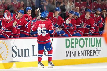 Dec 16, 2025; Montreal, Quebec, CAN; Montreal Canadians forward Alexandre Texier (85) celebrates with teammates after scoring a goal against the Philadelphia Flyers during the first period at the Bell Centre. Mandatory Credit: Eric Bolte-Imagn Images