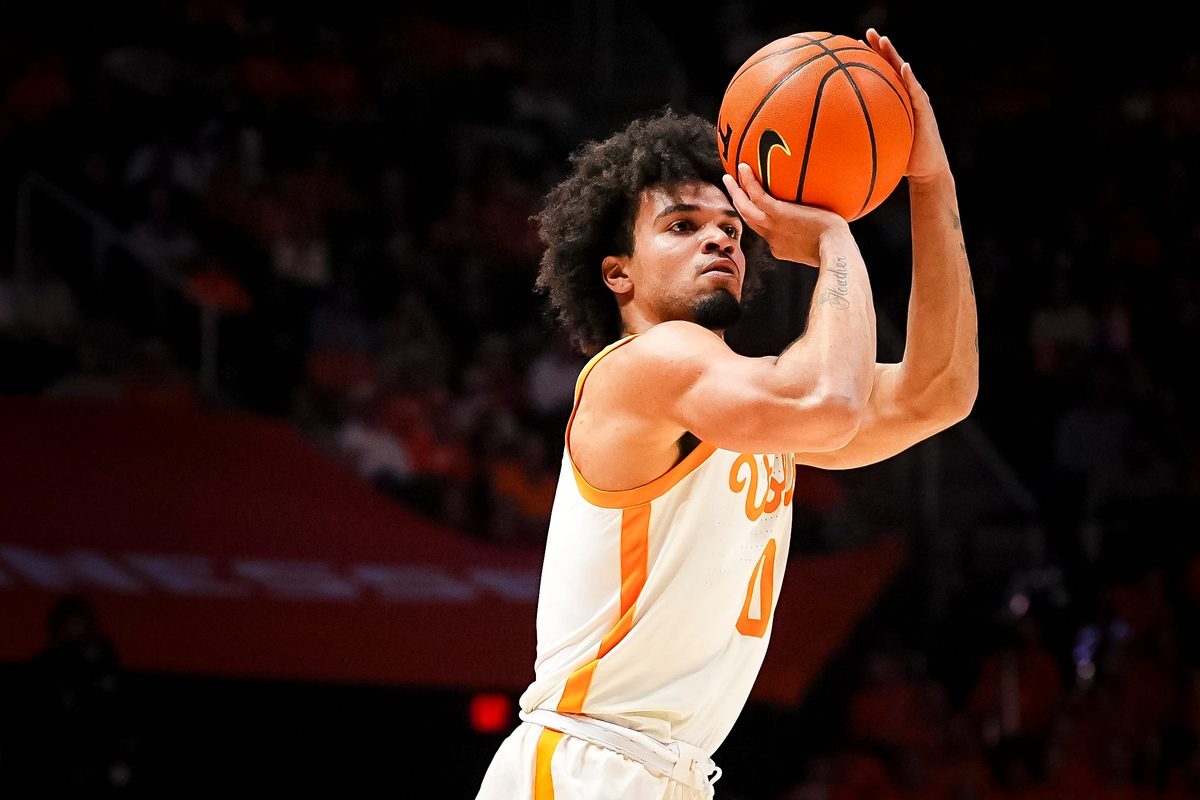 Tennessee guard Ja'Kobi Gillespie (0) attempts a shot during a college basketball game between Tennessee and Louisville held at Thompson-Boling Arena at Food City Center in Knoxville, Tenn., on Dec. 16, 2025.