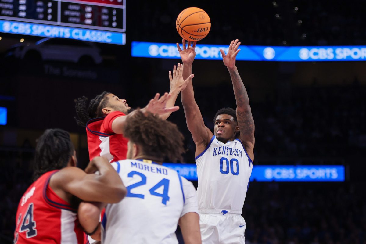 Dec 20, 2025; Atlanta, Georgia, USA; Kentucky Wildcats guard Otega Oweh (00) shoots against the St. John Red Storm in the first half at State Farm Arena. Mandatory Credit: Brett Davis-Imagn Images