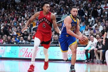 Dec 28, 2025; Toronto, Ontario, CAN; Golden State Warriors guard Stephen Curry (30) controls the ball as Toronto Raptors forward Scottie Barnes (4) tries to defend during the overtime at Scotiabank Arena. Mandatory Credit: Nick Turchiaro-Imagn Images