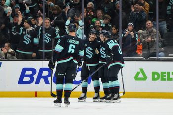 Dec 28, 2025; Seattle, Washington, USA; The Seattle Kraken celebrate after an empty net goal scored by right wing Eeli Tolvanen (20) against the Philadelphia Flyers during the third period at Climate Pledge Arena. Mandatory Credit: Steven Bisig-Imagn Images