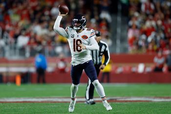 Dec 28, 2025; Santa Clara, California, USA; Chicago Bears quarterback Caleb Williams (18) throws a pass against the San Francisco 49ers in the second half at Levi's Stadium. Mandatory Credit: Sergio Estrada-Imagn Images