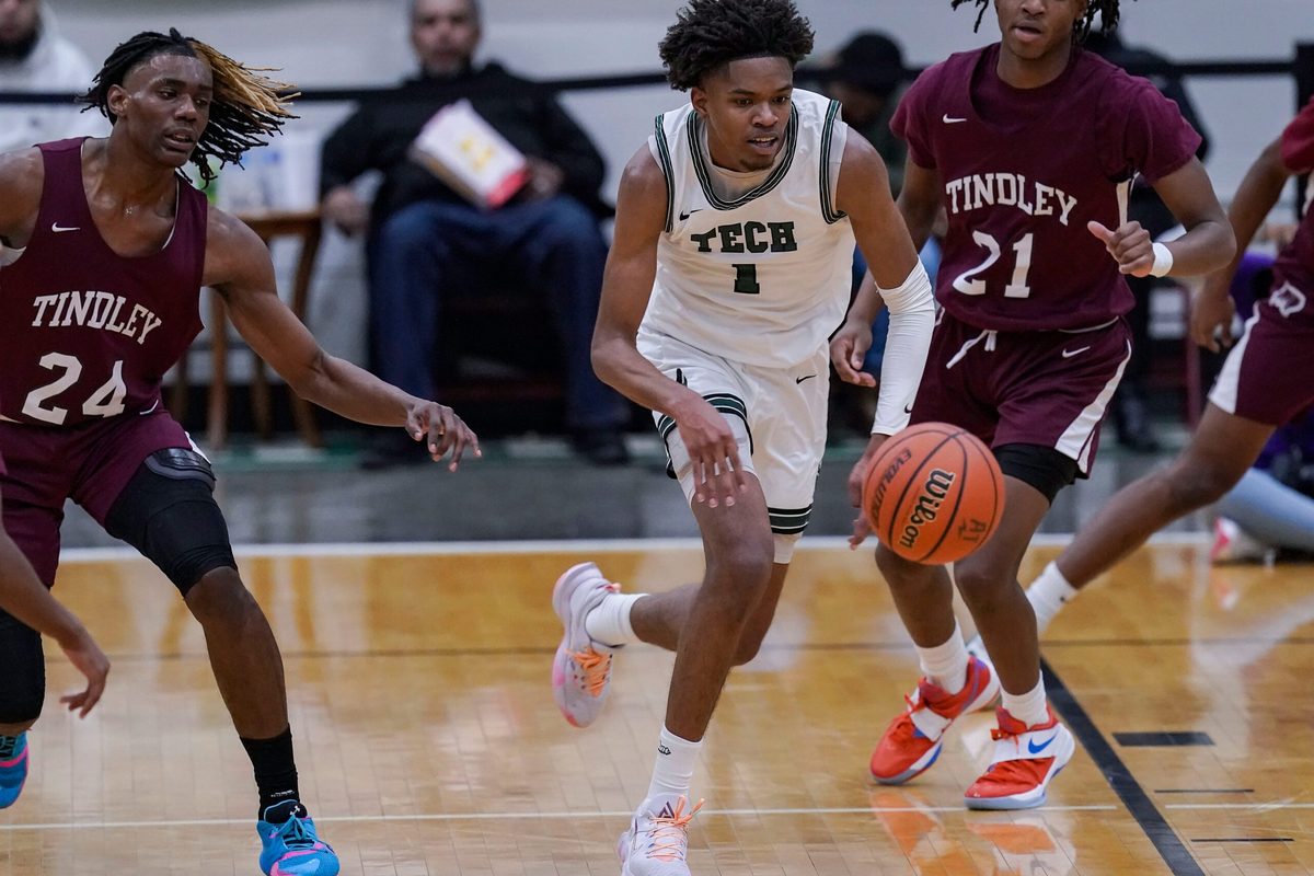 Arsenal Tech Titans guard Rasheed Jones (1) rushes after the ball against Tindley Tigers Jayden Pinkston (24) on Friday, Jan. 21, 2022, at Hamilton Southeastern in Fishers. The Arsenal Tech Titans defeated the Tindley Tigers in the semifinal for the City Tournament, 78-56.

Ini 0122 Hs Boys Basketball City Tournament Game 2 Arsenal Tech Titans Tindley Tigers