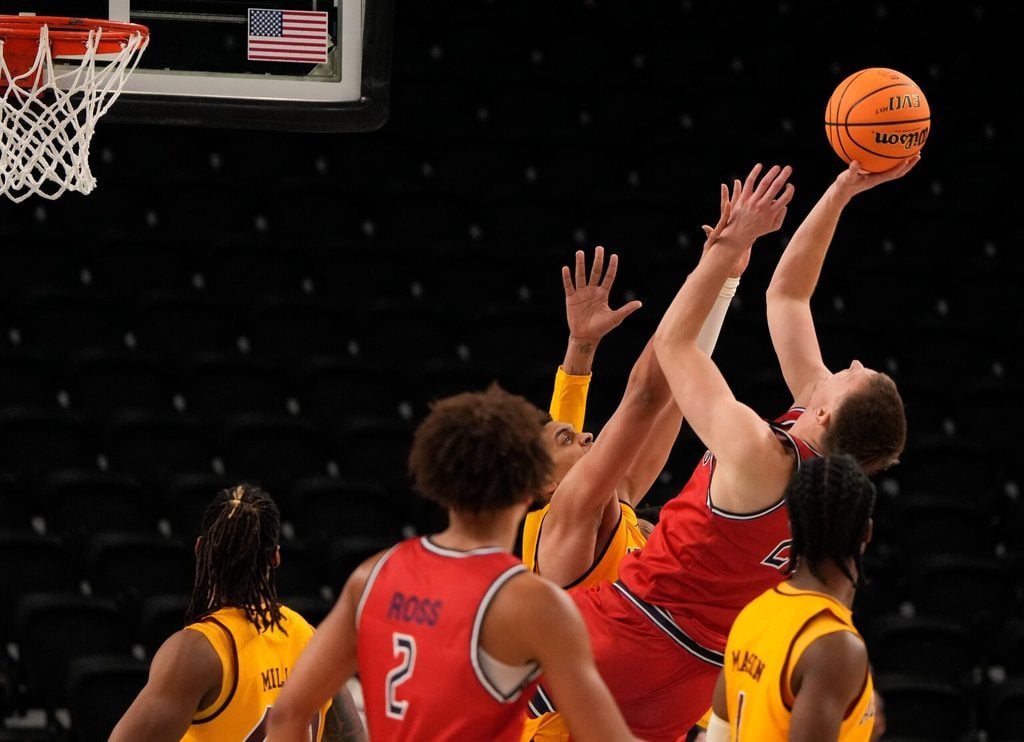 Paulius Murauskas, 23, of Saint Mary's College shoots against ASU in the championship game of the 2024 Acrisure Men's Classic in Palm Desert, Calif., Nov. 29, 2024.