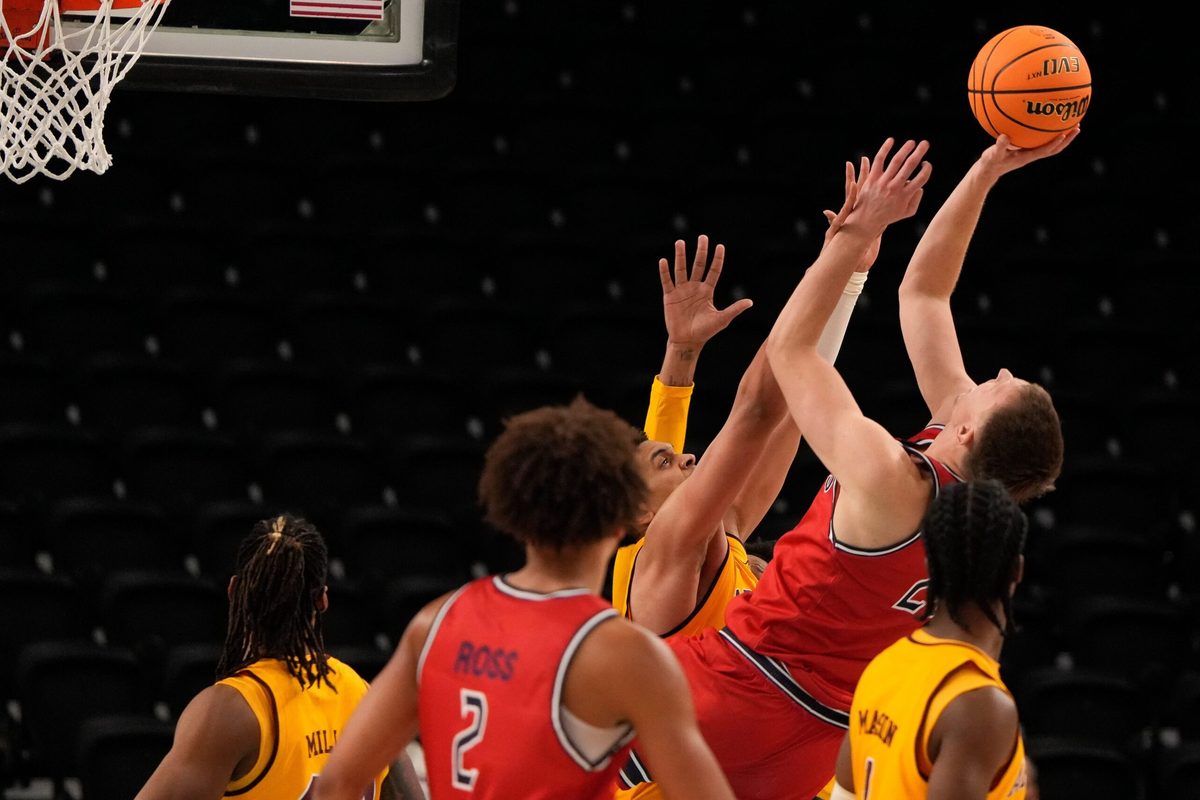 Paulius Murauskas, 23, of Saint Mary's College shoots against ASU in the championship game of the 2024 Acrisure Men's Classic in Palm Desert, Calif., Nov. 29, 2024.