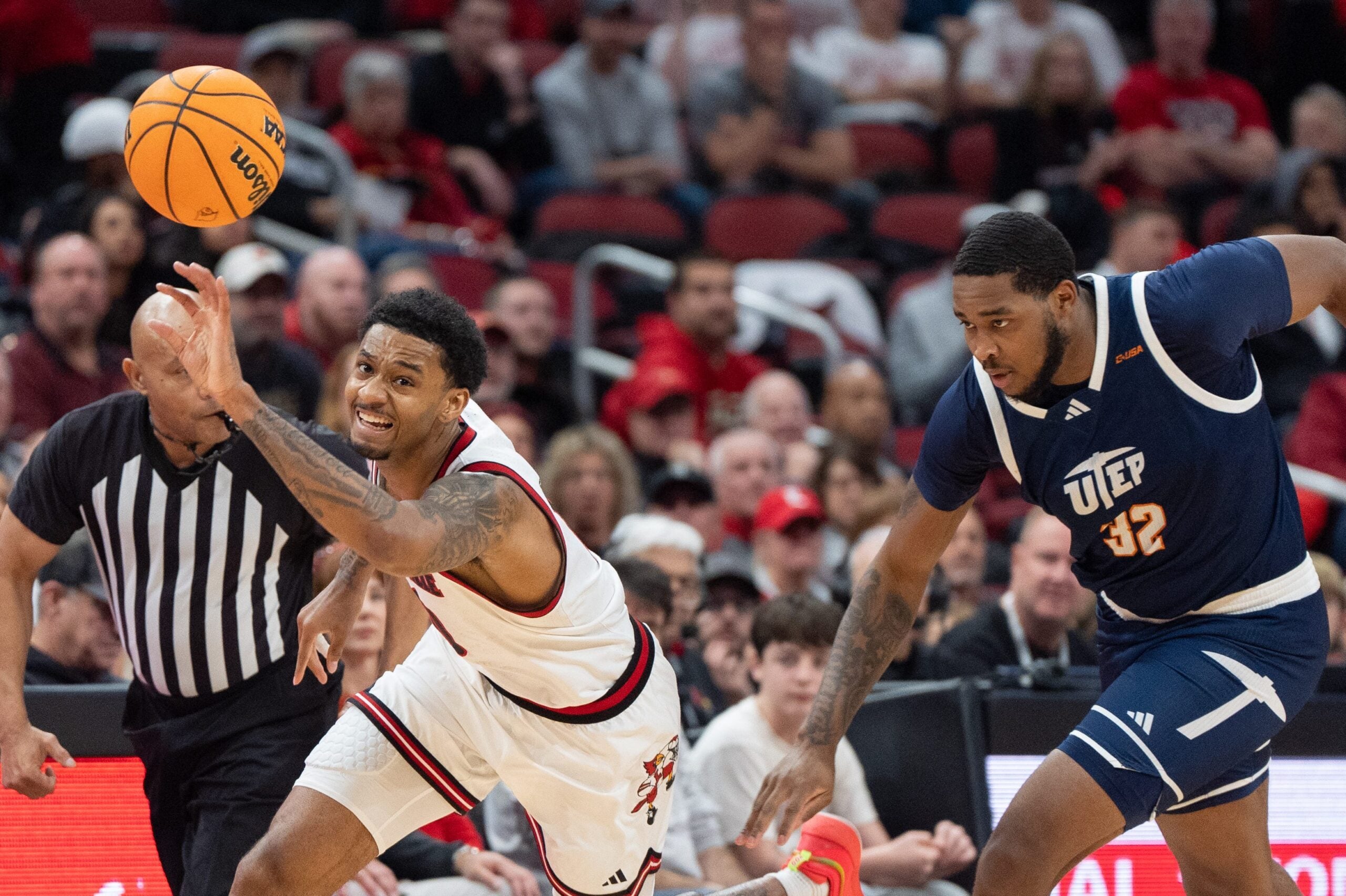 Louisville Cardinals forward James Scott (0) races for the loose ball against UTEP Miners forward Derick Hamilton (32) during their game on Wednesday, Dec. 11, 2024 at the KFC Yum! Center in Louisville, Ky.
