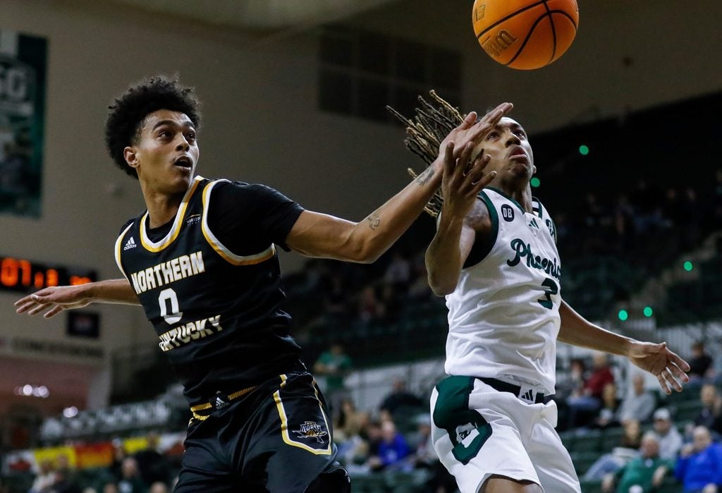 Northern Kentucky's Dan Gherezgher (0) and UWGB’s Jeremiah Johnson (3) fight for a rebound on Friday, February 14, 2025, at the Kress Center in Green Bay, Wis. Northern Kentucky won the game, 73-60, extending the Phoenix’s losing streak to 21 games.
Tork Mason/USA TODAY NETWORK-Wisconsin