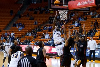 UTEP’s Elijah Jones (33) goes up for a layup during overtime in a men’s basketball game against St. Thomas at the Don Haskins Center in El Paso, Texas, on Wednesday, Nov. 19, 2025.