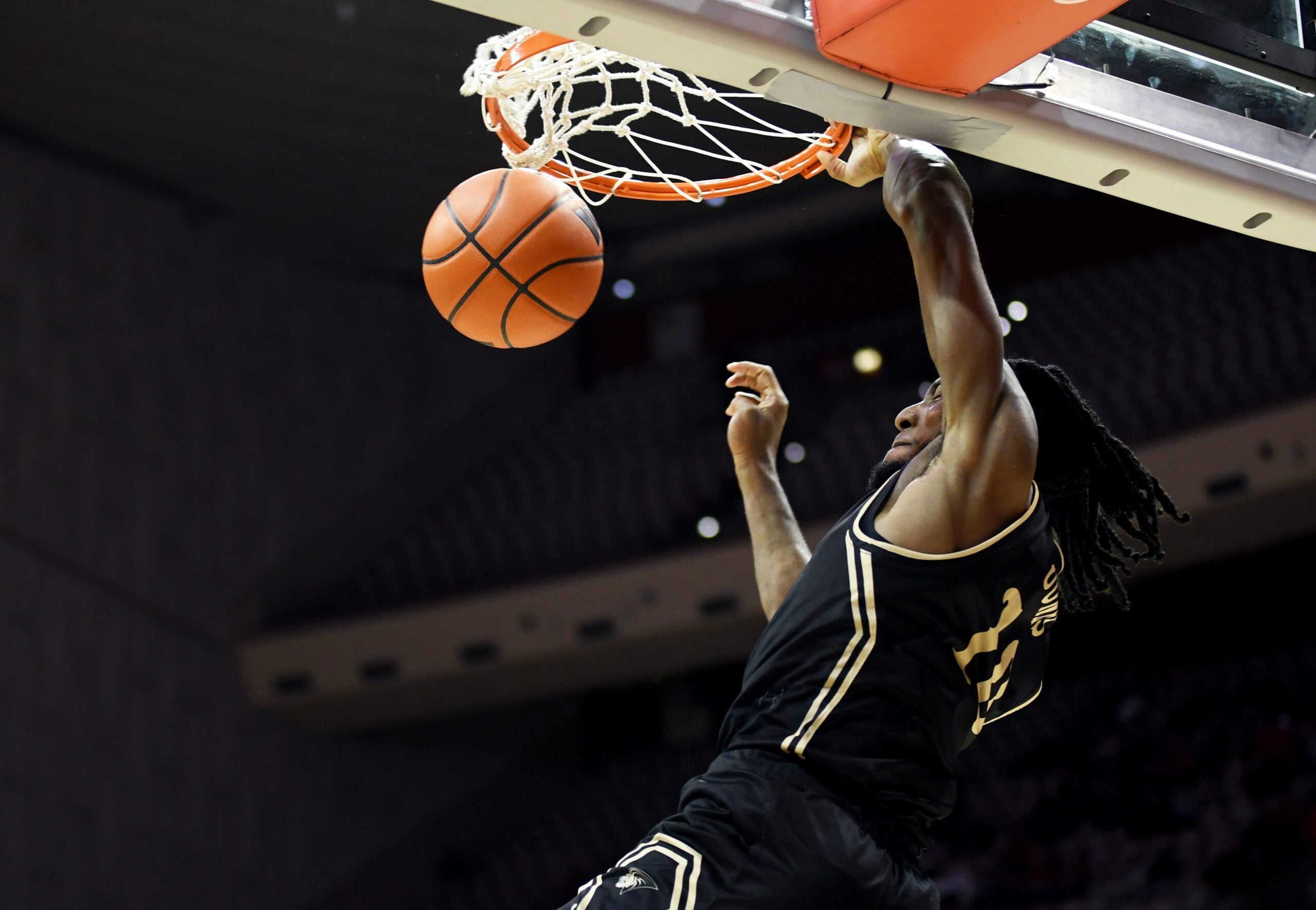 Nov 20, 2025; Bloomington, Indiana, USA; Lindenwood Lions guard Jadis Jones (10) dunks the ball during the second half against the Indiana Hoosiers at Simon Skjodt Assembly Hall. Mandatory Credit: Robert Goddin-Imagn Images
