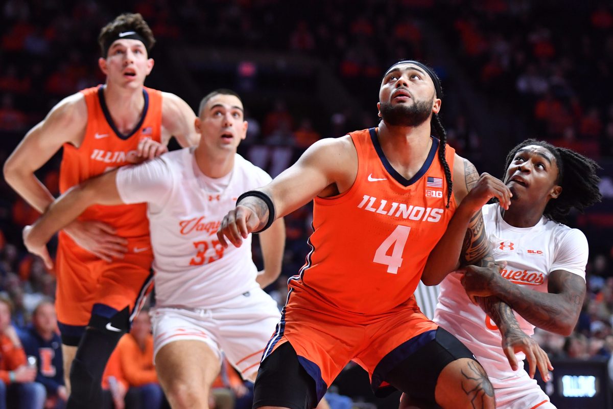 Nov 24, 2025; Champaign, Illinois, USA; Illinois Fighting Illini guard Kylan Boswell (4) and UT Rio Grande Valley Vaqueros guard Jaylen Washington (0) wrestle for position under the basket during the first half at State Farm Center. Mandatory Credit: Ron Johnson-Imagn Images