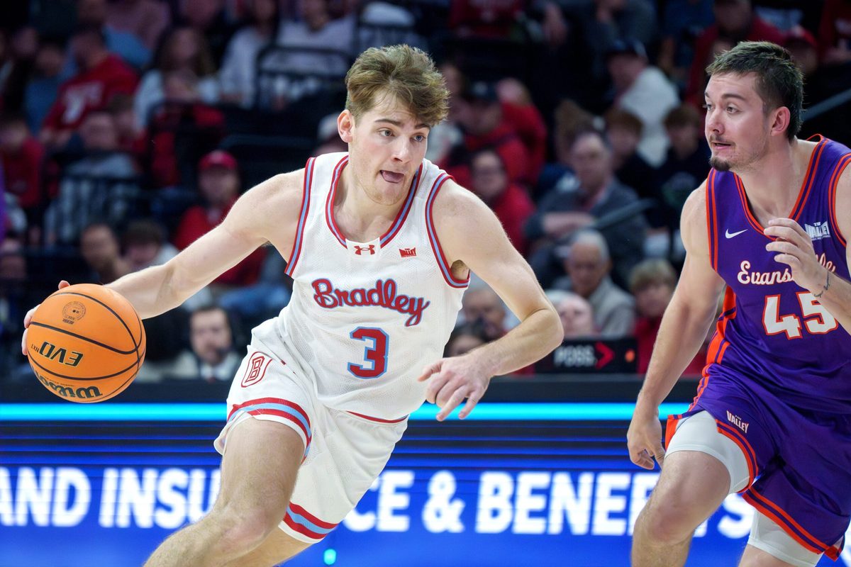 Bradley’s Alex Huibregtse moves the ball past Evansville’s Trent Hundley in the second half of their MVC college basketball game Monday, Dec. 29, 2025 at Carver Arena in Peoria. The Braves defeated the Aces 76-68.