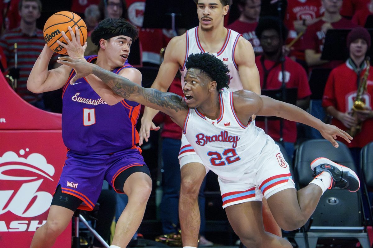 Bradley’s Jaquan Johnson (22) tries to knock the ball away from Evansville’s Bryce Quinet in the second half of their MVC college basketball game Monday, Dec. 29, 2025 at Carver Arena in Peoria. The Braves defeated the Aces 76-68.