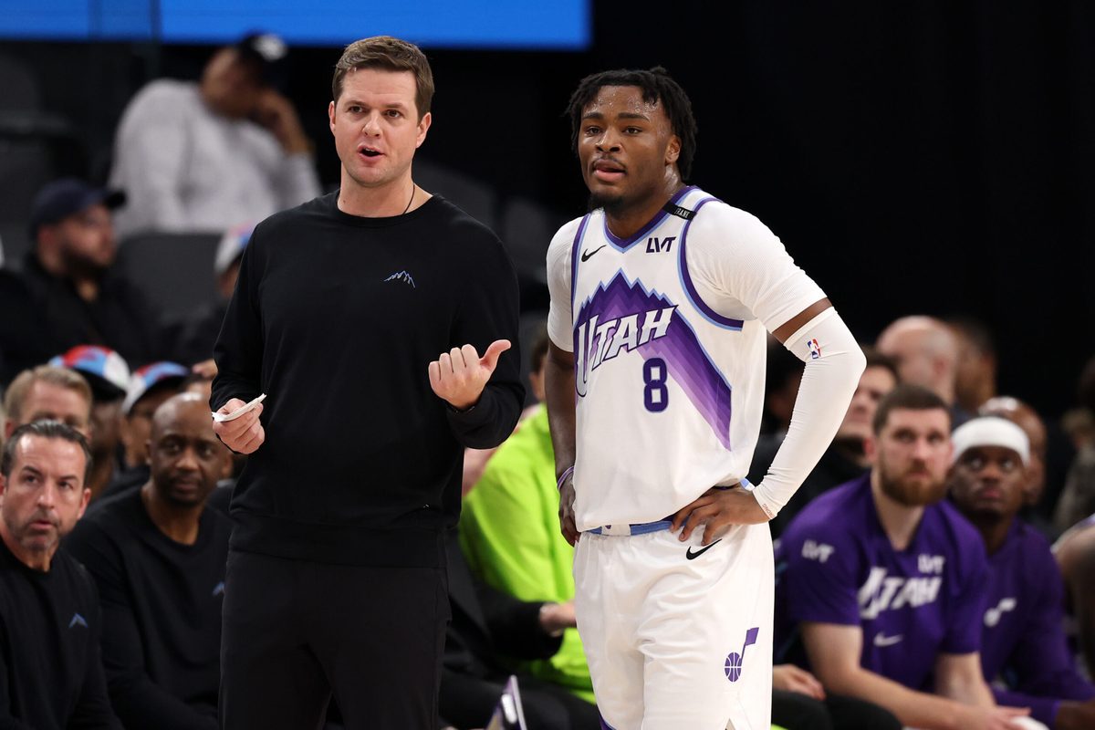 Jan 1, 2026; Inglewood, California, USA; Utah Jazz Head Coach Will Hardy (left) talks with guard Isaiah Collier (8) during the first half against the Los Angeles Clippers at Intuit Dome. Mandatory Credit: Kiyoshi Mio-Imagn Images