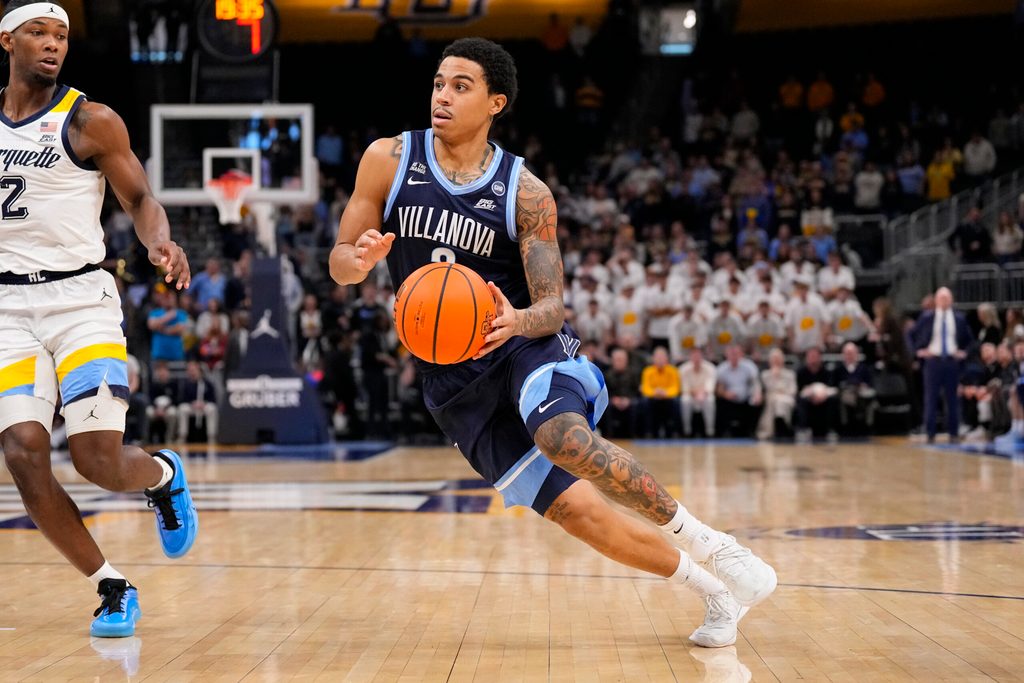 Jan 10, 2026; Milwaukee, Wisconsin, USA; Villanova Wildcats guard Bryce Lindsay (2) during the game against the Marquette Golden Eagles at Fiserv Forum. Mandatory Credit: Jeff Hanisch-Imagn Images