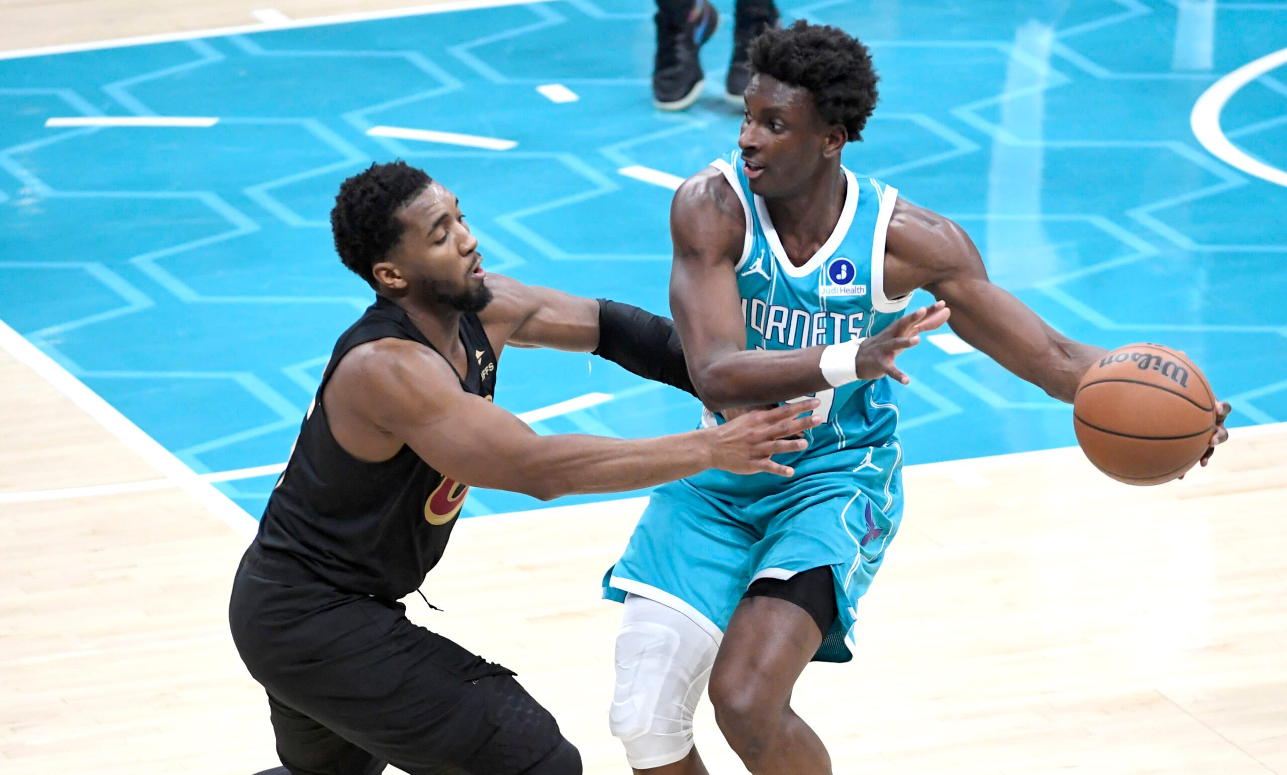 Jan 21, 2026; Charlotte, North Carolina, USA;  Charlotte Hornets center Moussa Diabate (14) takes the ball from Cleveland Cavaliers guard Donovan Mitchell (45) during the second half at the Spectrum Center. Mandatory Credit: Sam Sharpe-Imagn Images
