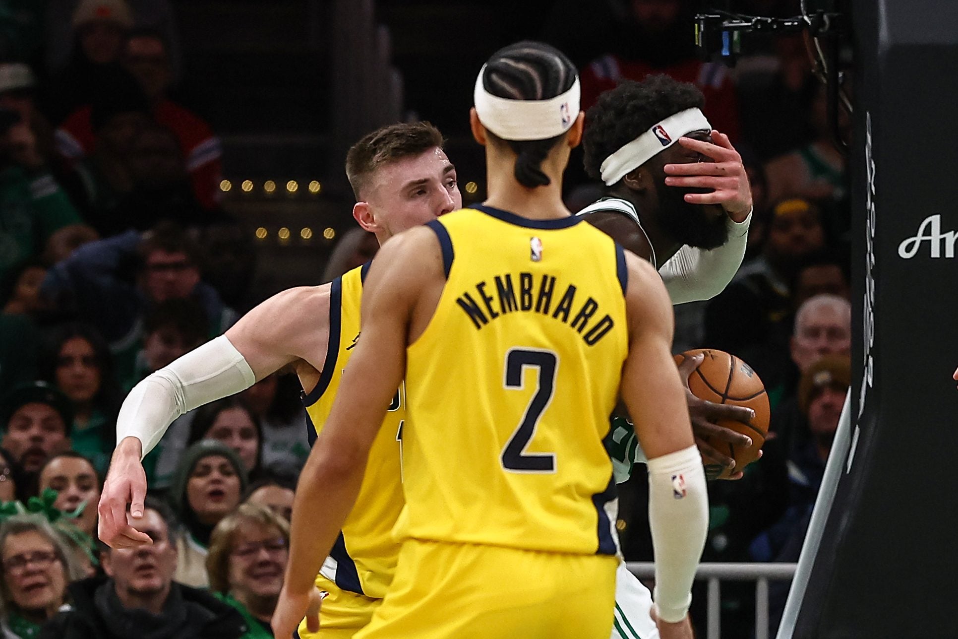 Jan 21, 2026; Boston, Massachusetts, USA; Indiana Pacers forward Micah Potter (11)  hits Boston Celtics center Neemias Queta (88) in the face during the second half at TD Garden. Mandatory Credit: Winslow Townson-Imagn Images