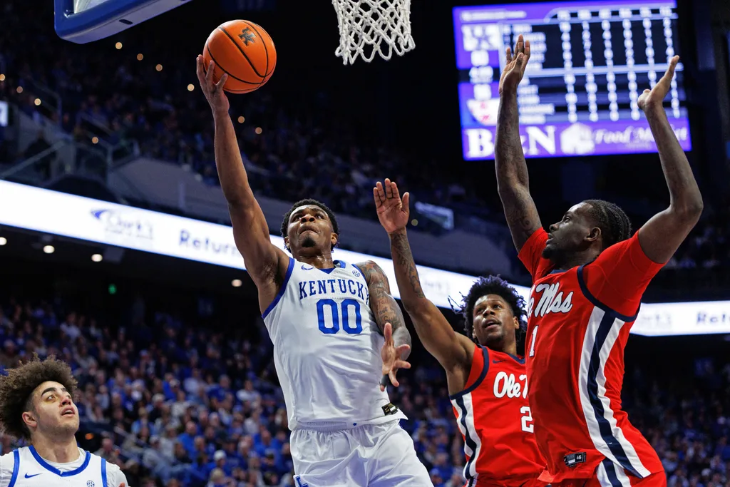 Jan 24, 2026; Lexington, Kentucky, USA; Kentucky Wildcats guard Otega Oweh (00) makes a lay up during the second half against the Mississippi Rebels at Rupp Arena at Central Bank Center. Mandatory Credit: Jordan Prather-Imagn Images