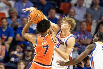Florida forward Thomas Haugh (10 blocks Auburn guard Keyshawn Hall (7) during the first half an NCAA basketball game at Steven C. O'Connell Center Exactek arena in Gainesville, FL on Saturday, January 24, 2026. Auburn won 76-67 [Alan Youngblood/Gainesville Sun]