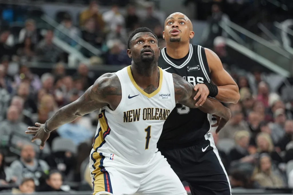 Jan 25, 2026; San Antonio, Texas, USA; New Orleans Pelicans forward Zion Williamson (1) and San Antonio Spurs forward Keldon Johnson (3) looks up for a rebound in the first at Frost Bank Center. Mandatory Credit: Daniel Dunn-Imagn Images
