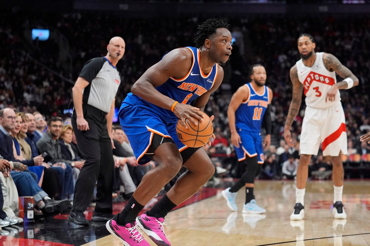 Jan 28, 2026; Toronto, Ontario, CAN; New York Knicks forward OG Anunoby (8) looks for a play against the Toronto Raptors during the first half at Scotiabank Arena. Mandatory Credit: John E. Sokolowski-Imagn Images