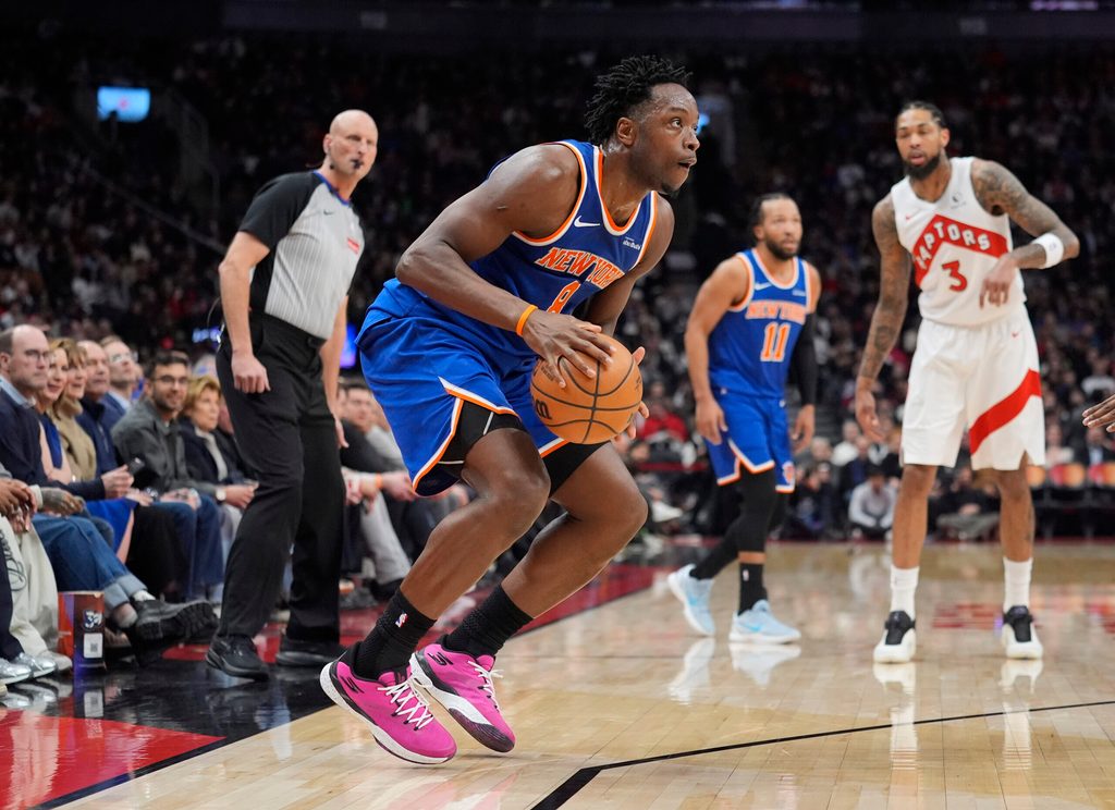 Jan 28, 2026; Toronto, Ontario, CAN; New York Knicks forward OG Anunoby (8) looks for a play against the Toronto Raptors during the first half at Scotiabank Arena. Mandatory Credit: John E. Sokolowski-Imagn Images