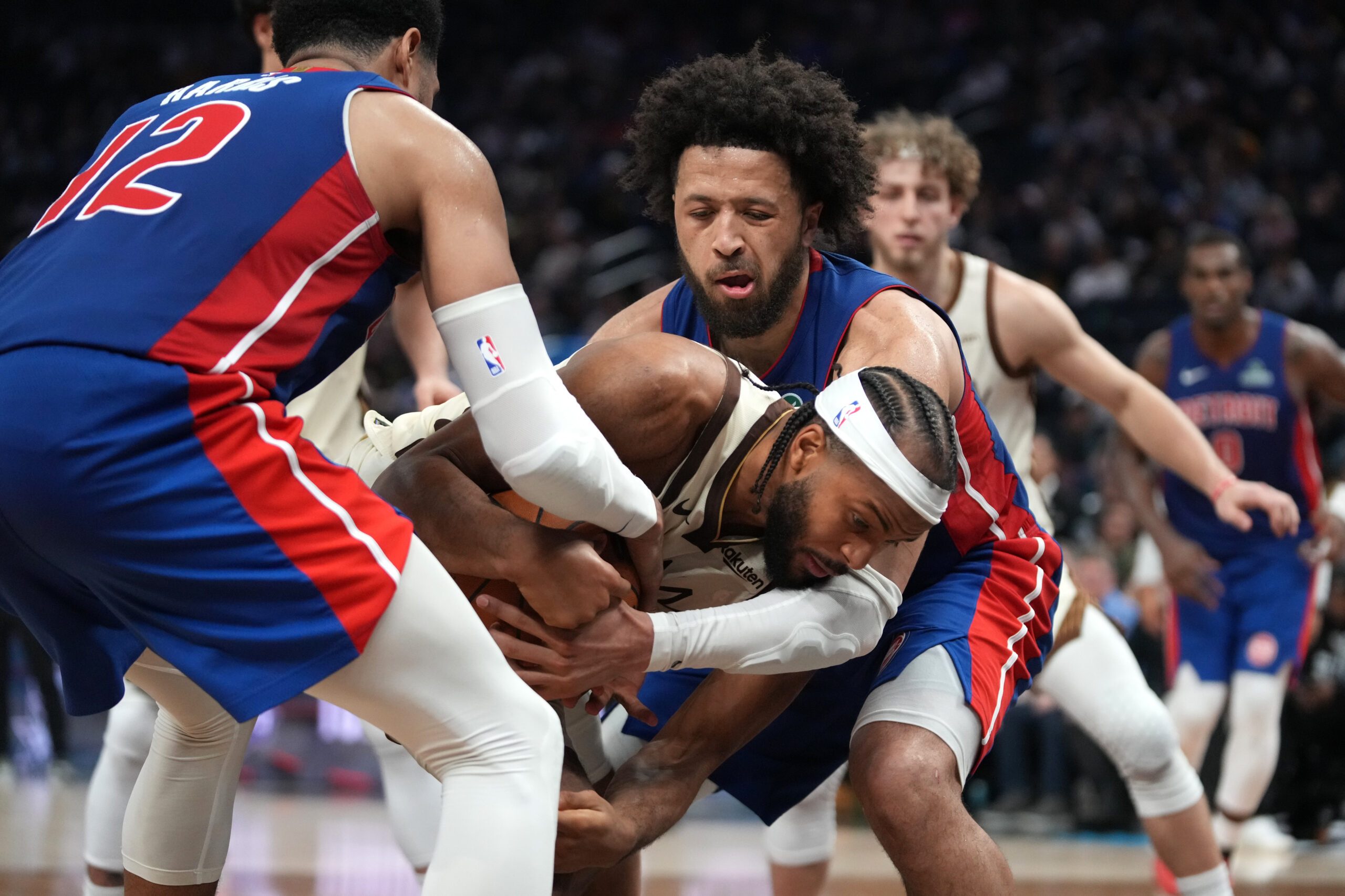 Jan 30, 2026; San Francisco, California, USA; Golden State Warriors guard Moses Moody (4) and Detroit Pistons guard Cade Cunningham (2) battle for control of the ball in the fourth quarter at the Chase Center. Mandatory Credit: Cary Edmondson-Imagn Images