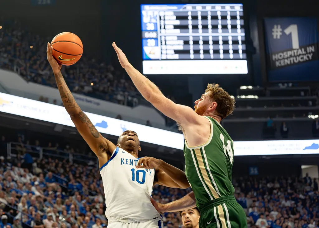 Kentucky's Brandon Garrison (10) scored the ball during the Wildcats' season-opening game against Wright State at Rupp Arena in Lexington, Ky. The Wildcats defeated the Raiders 103-62. November 4, 2024.