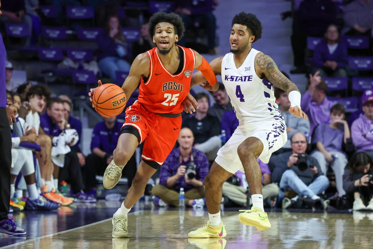 Dec 1, 2025; Manhattan, Kansas, USA; Bowling Green Falcons guard Justin Thomas (25) brings the ball up court against Kansas State Wildcats guard P.J. Haggerty (4) during the second half at Bramlage Coliseum. Mandatory Credit: Scott Sewell-Imagn Images