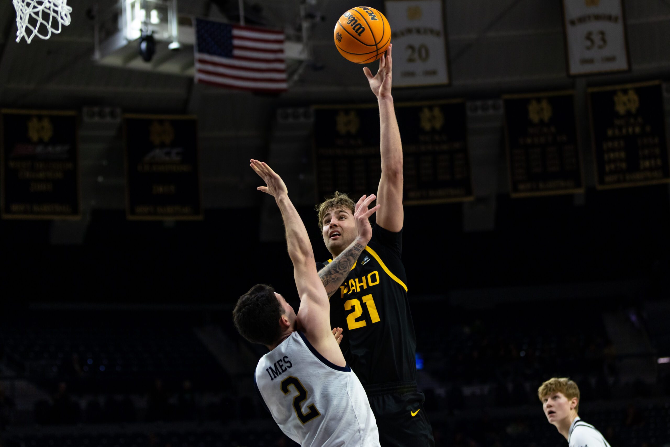 Dec 10, 2025; South Bend, Indiana, USA; Idaho Vandals forward Seth Joba (21) shoots over Notre Dame Fighting Irish guard Logan Imes (2) during the second half at Purcell Pavilion at the Joyce Center. Mandatory Credit: Michael Caterina-Imagn Images