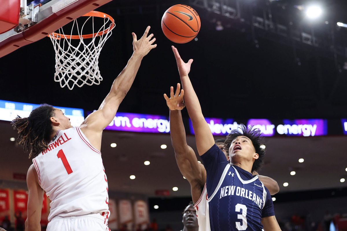 Dec 13, 2025; Houston, Texas, USA; Houston Cougars guard Isiah Harwell (1) and New Orleans Privateers guard Irish Coquia (3) battle for a loose ball during the first half at Fertitta Center. Mandatory Credit: Troy Taormina-Imagn Images