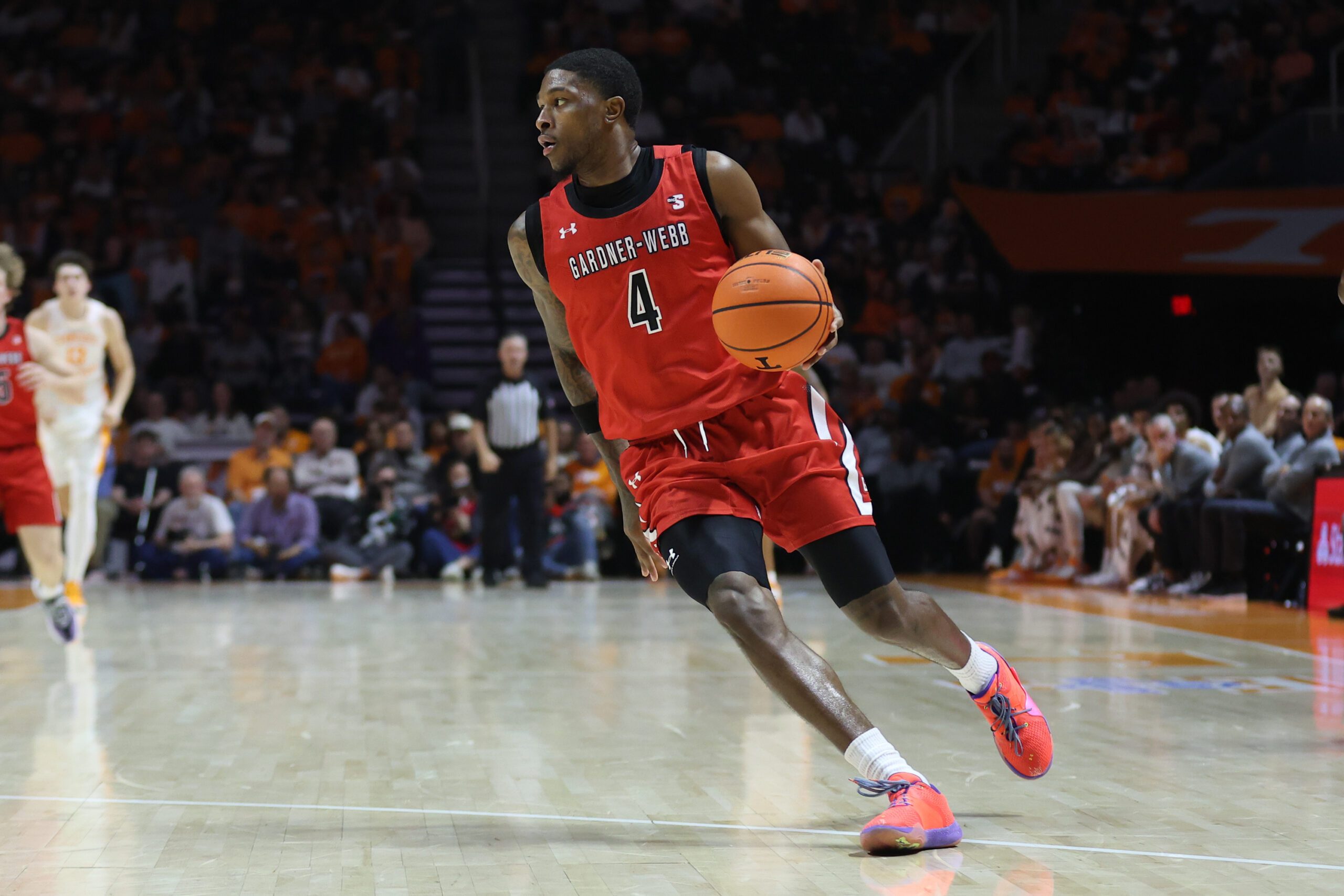 Dec 21, 2025; Knoxville, Tennessee, USA; Gardner-Webb Runnin' Bulldogs guard D.J. Jefferson (4) brings the ball up court against the Tennessee Volunteers during the second half at Thompson-Boling Arena at Food City Center. Mandatory Credit: Randy Sartin-Imagn Images