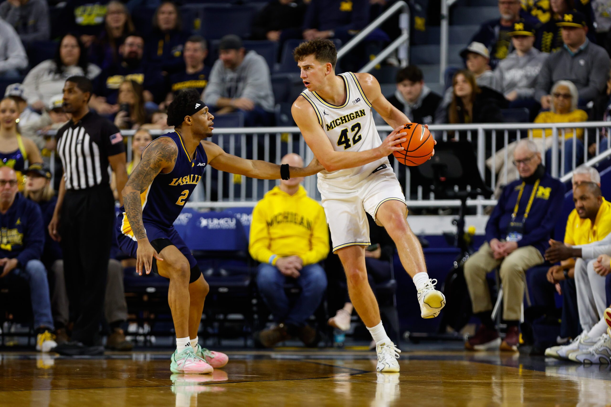 Dec 21, 2025; Ann Arbor, Michigan, USA; Michigan Wolverines forward Will Tschetter (42) handles the ball against La Salle Explorers guard Jaeden Marshall (2) during the second half at Crisler Center. Mandatory Credit: Brian Bradshaw Sevald-Imagn Images