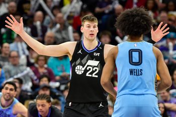 Dec 23, 2025; Salt Lake City, Utah, USA; Utah Jazz center Kyle Filipowski (22) defends the pass from Memphis Grizzlies forward Jaylen Wells (0) during the second half at Delta Center. Mandatory Credit: Peter Creveling-Imagn Images