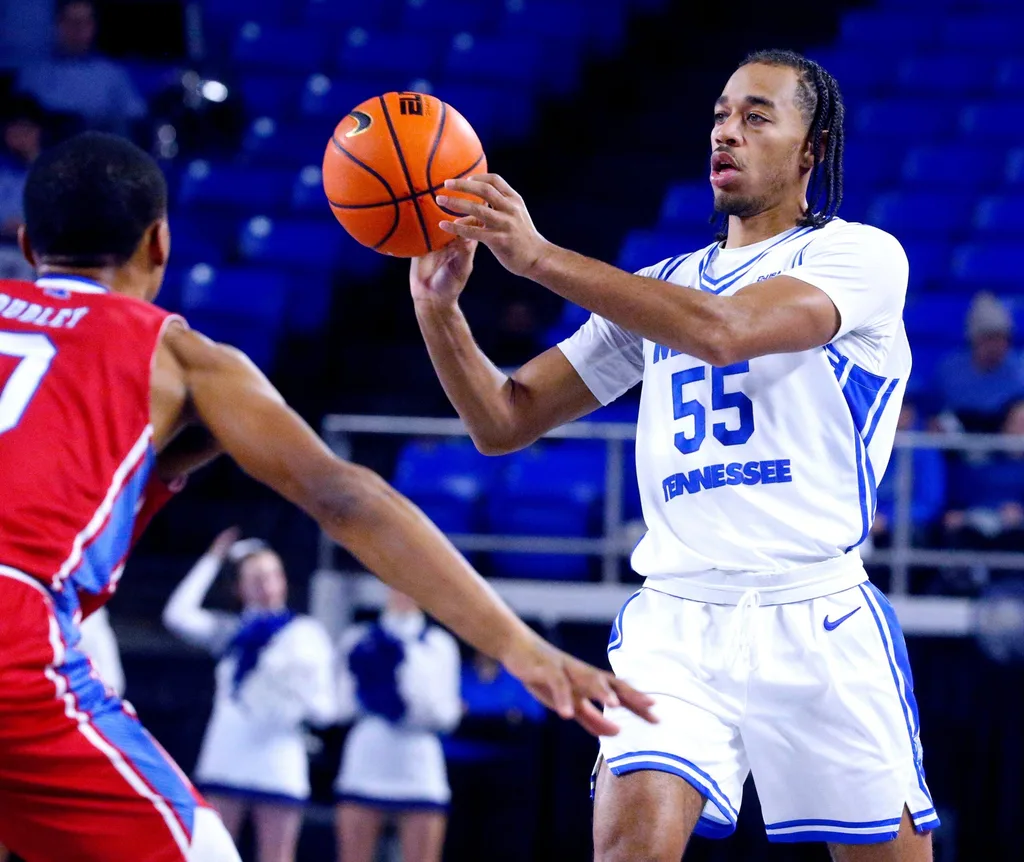 Middle Tennessee guard Sean Smith (55) passes the ball as La Tech guard DJ Dudley (0) guards him during the men's NCAA game on Friday, Jan. 2, 2026, at MTSU.
