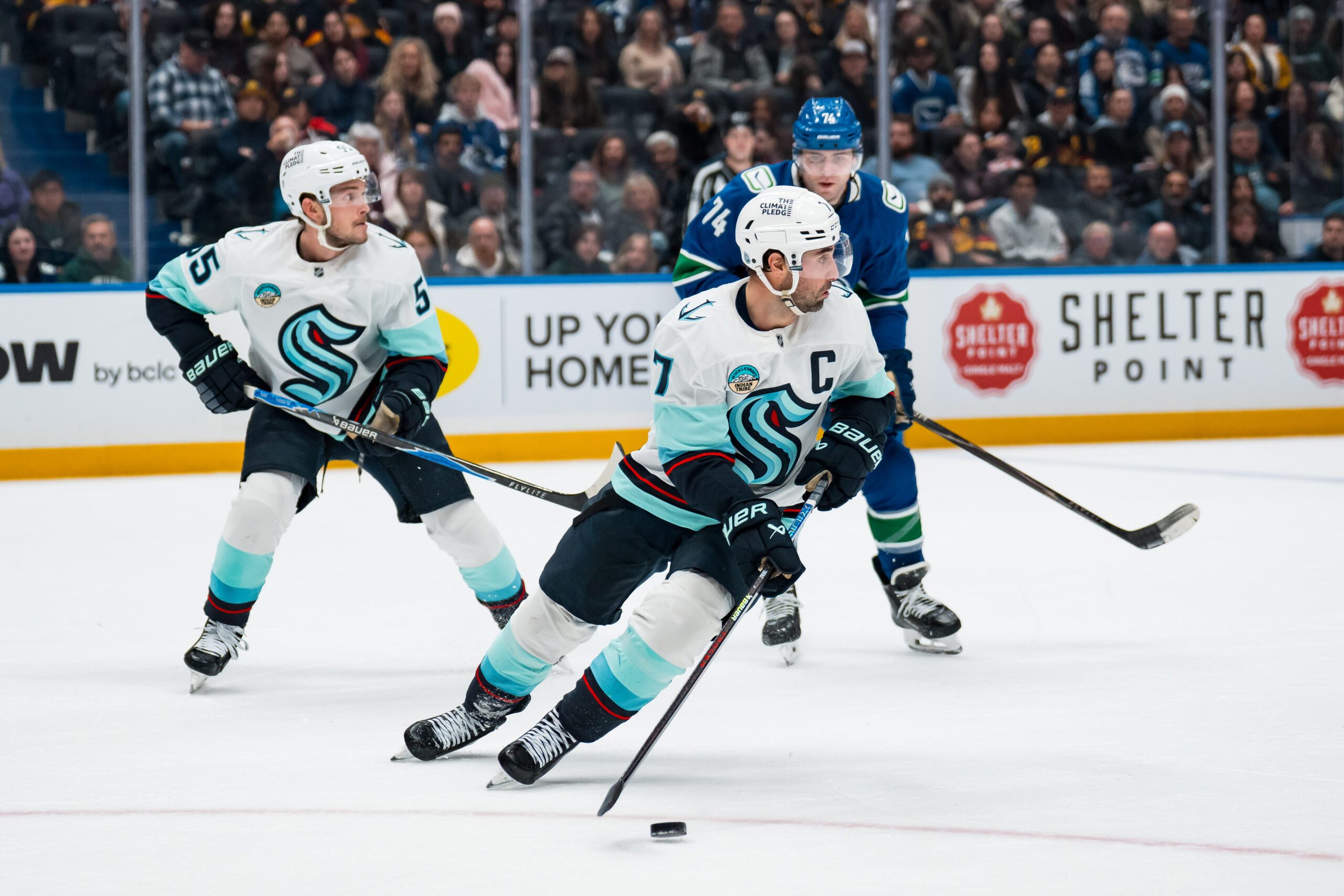 Jan 2, 2026; Vancouver, British Columbia, CAN; Seattle Kraken forward Jordan Eberle (7) handles the puck against the Vancouver Canucks in the second period at Rogers Arena. Mandatory Credit: Bob Frid-Imagn Images