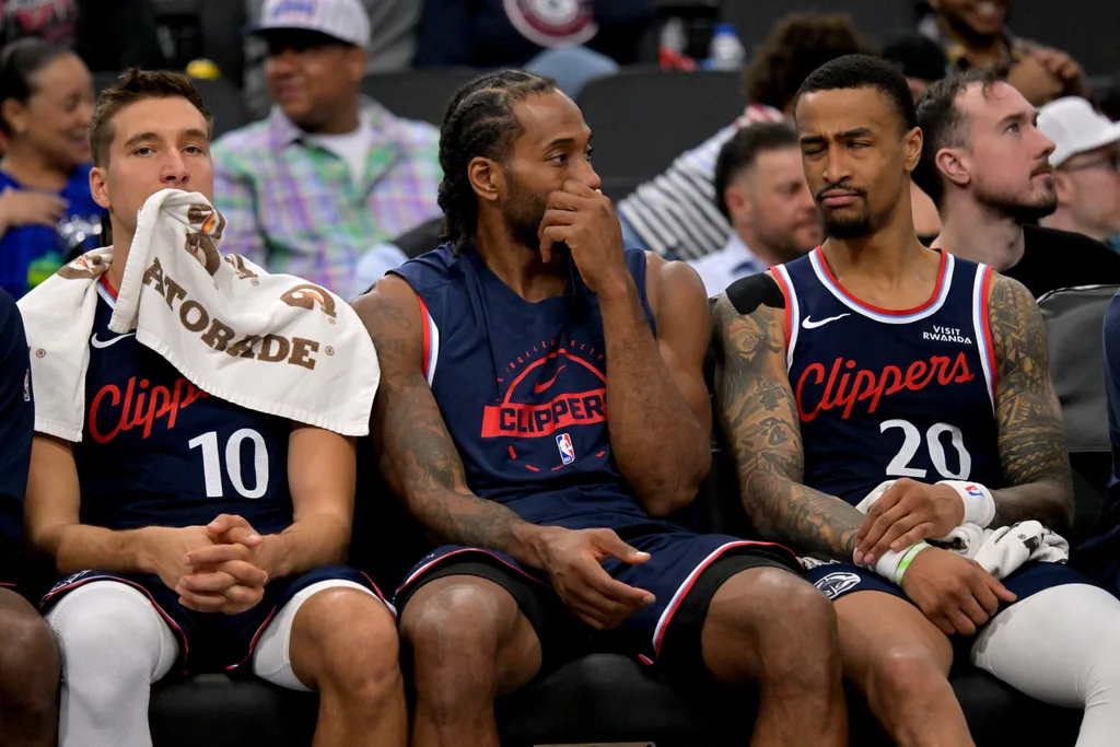 Feb 4, 2026; Inglewood, California, USA; Los Angeles Clippers guard Bogdan Bogdanovic (10), Los Angeles Clippers forward Kawhi Leonard (2) and Los Angeles Clippers forward John Collins (20) sit on the bench in the fourth quarter the Cleveland Cavaliers at Intuit Dome. Mandatory Credit: Jayne Kamin-Oncea-Imagn Images
