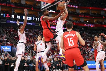 Feb 10, 2026; Houston, Texas, USA; Houston Rockets forward Kevin Durant (7) attempts to score a basket as Los Angeles Clippers center Yanic Konan Niederhauser (14) defends during the third quarter at Toyota Center. Mandatory Credit: Troy Taormina-Imagn Images