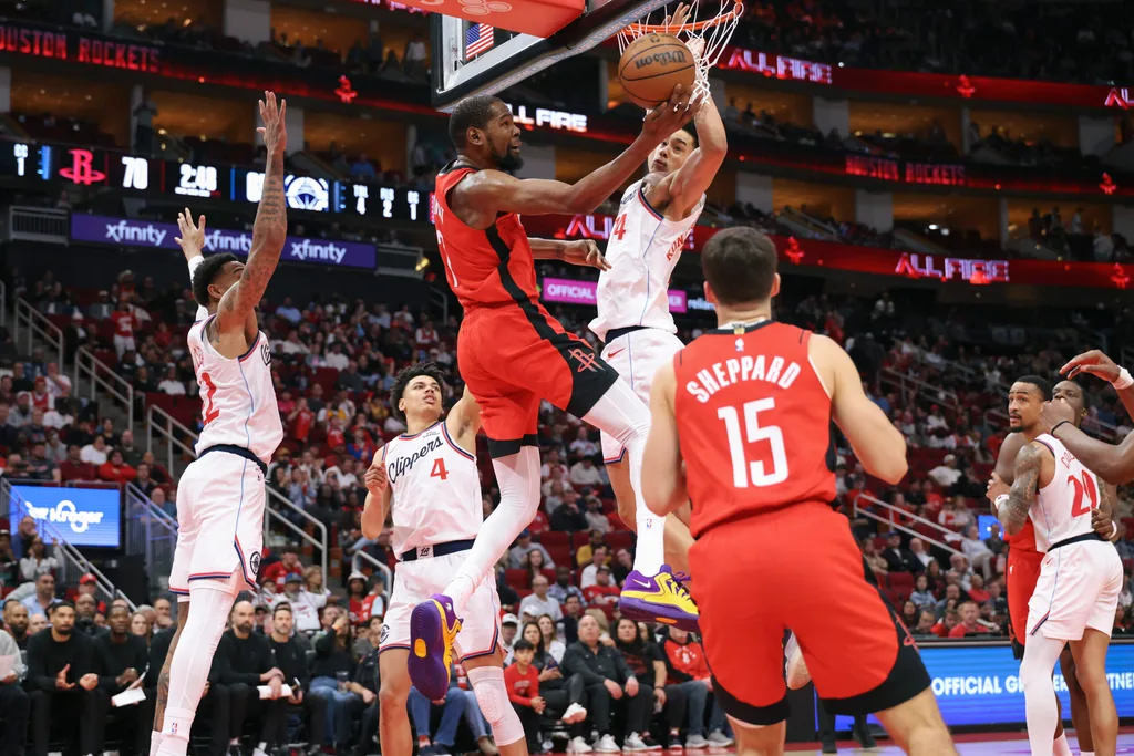 Feb 10, 2026; Houston, Texas, USA; Houston Rockets forward Kevin Durant (7) attempts to score a basket as Los Angeles Clippers center Yanic Konan Niederhauser (14) defends during the third quarter at Toyota Center. Mandatory Credit: Troy Taormina-Imagn Images
