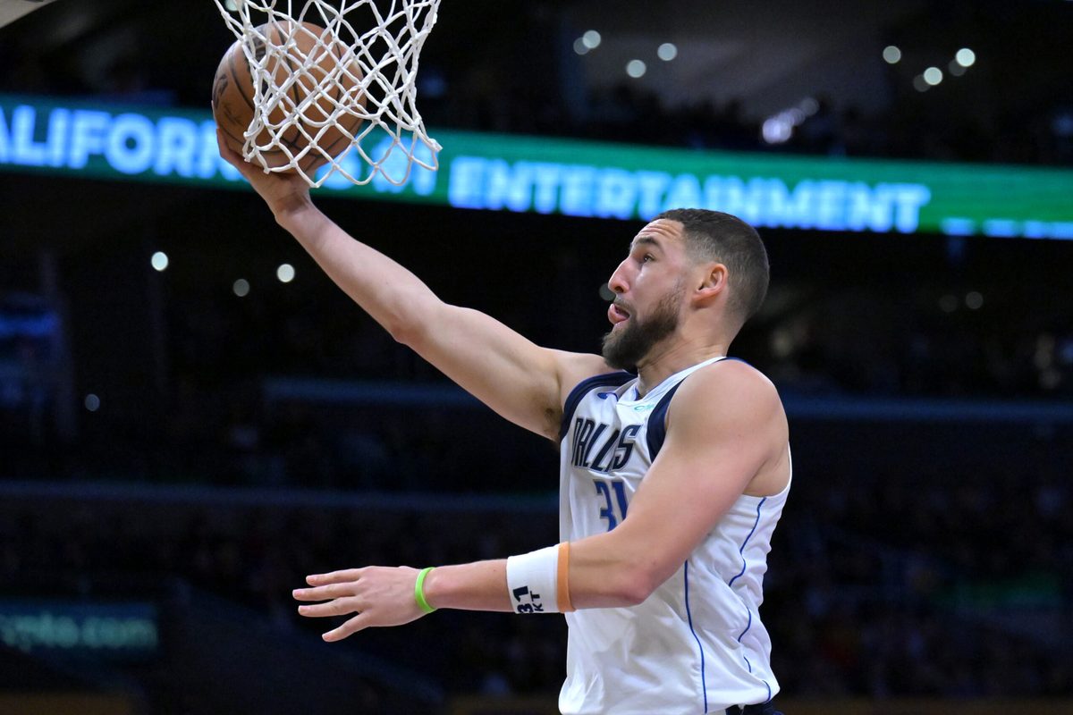 Feb 12, 2026; Los Angeles, California, USA;  Dallas Mavericks guard Klay Thompson (31) drives for a basket in the second half against the Los Angeles Lakers at Crypto.com Arena. Mandatory Credit: Jayne Kamin-Oncea-Imagn Images