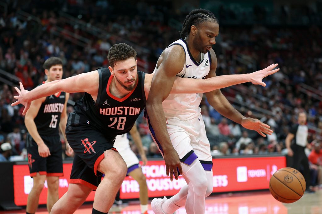 Feb 25, 2026; Houston, Texas, USA; Houston Rockets center Alperen Sengun (28) attempts to get control of the ball away from Sacramento Kings forward Precious Achiuwa (9) during the fourth quarter at Toyota Center. Mandatory Credit: Troy Taormina-Imagn Images