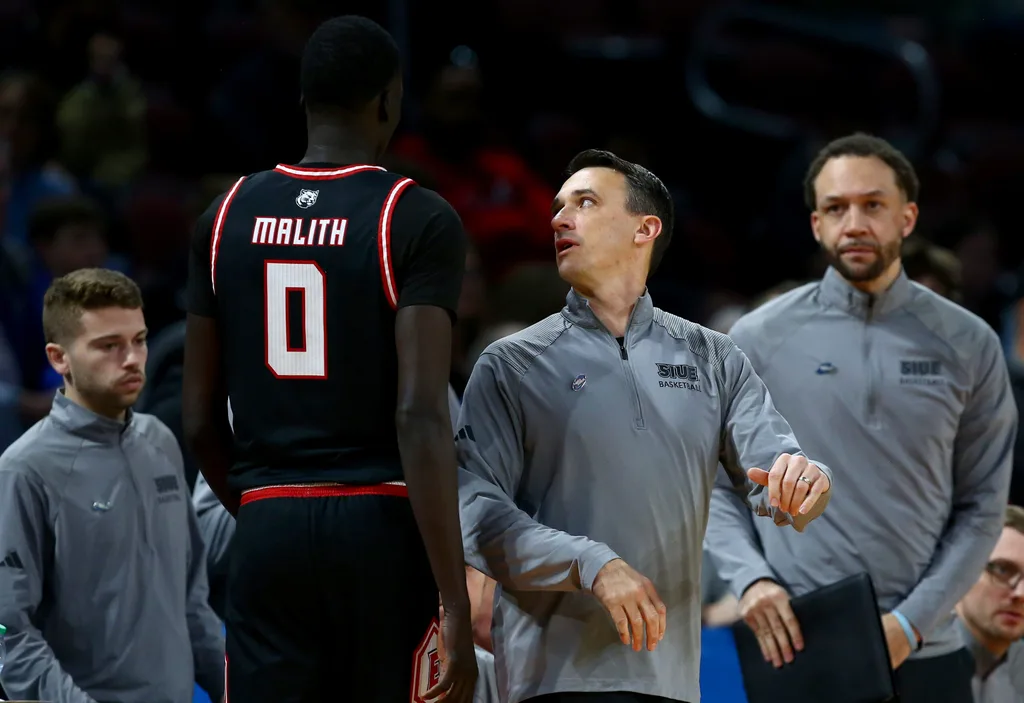 Mar 20, 2025; Wichita, KS, USA; SIU Edwardsville Cougars head coach Brian Barone talks to forward Ring Malith (0) in the second half of a first round men’s NCAA Tournament game against the Houston Cougars at Intrust Bank Arena. Mandatory Credit: Nick Tre. Smith-Imagn Images